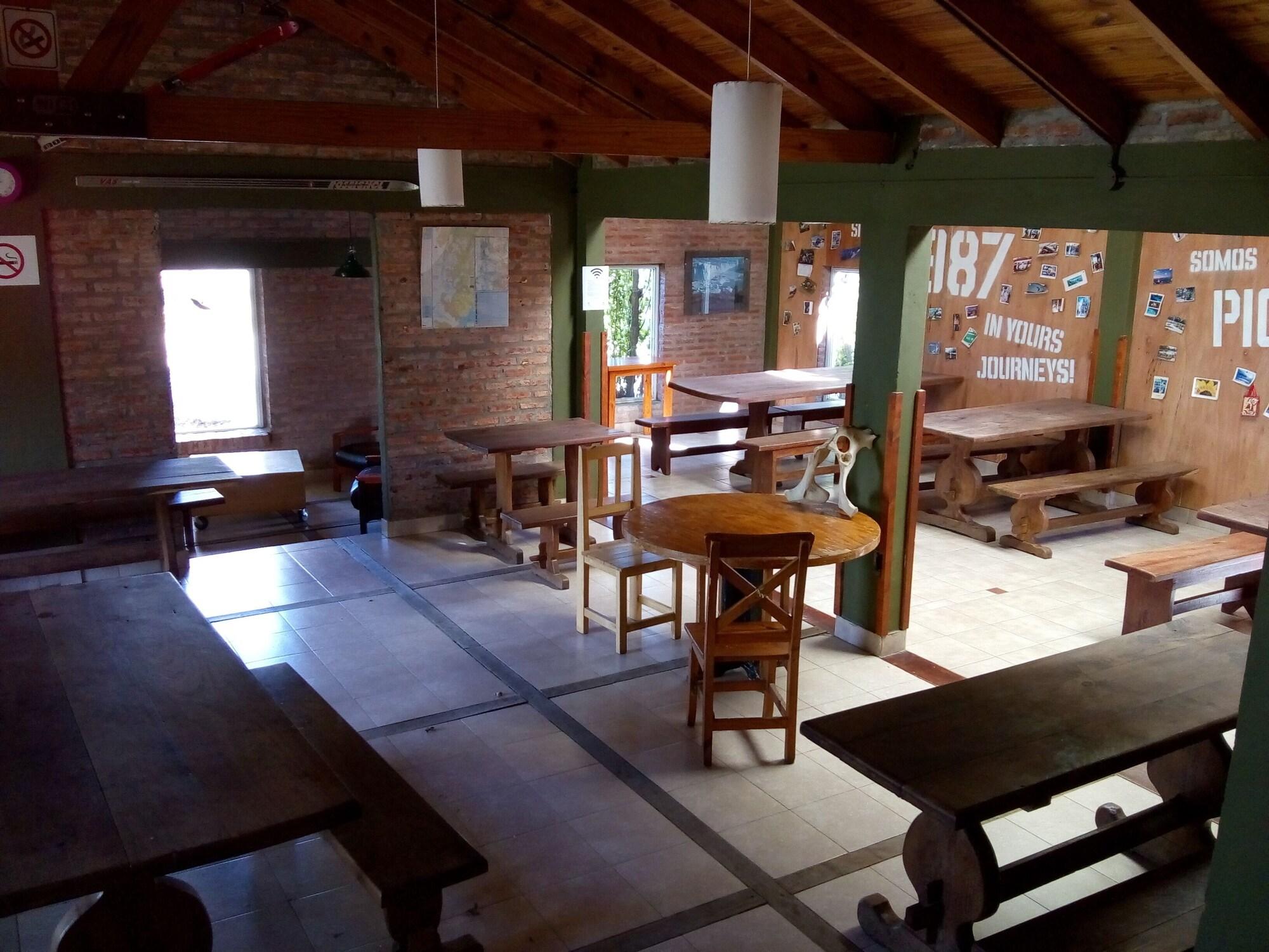 Hostel Los Pioneros El Calafate Exterior photo