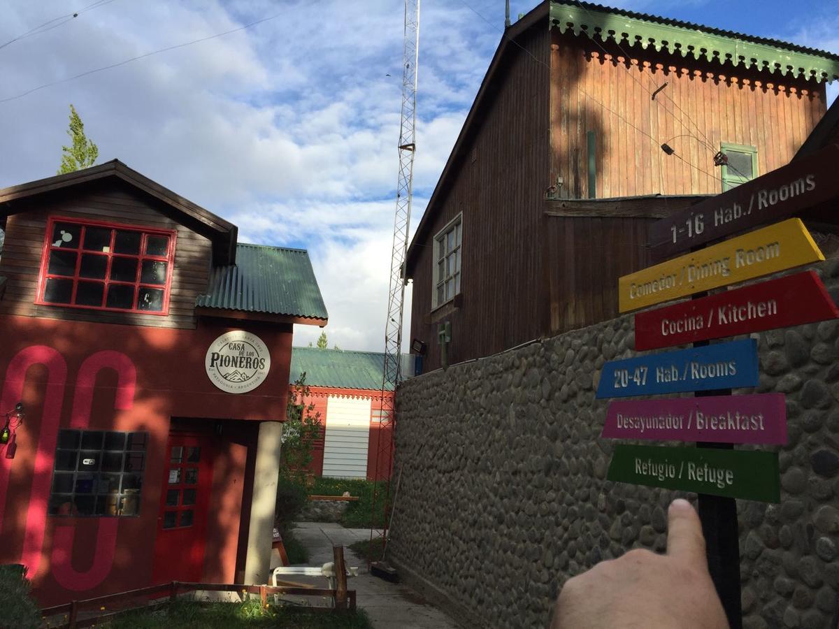 Hostel Los Pioneros El Calafate Exterior photo