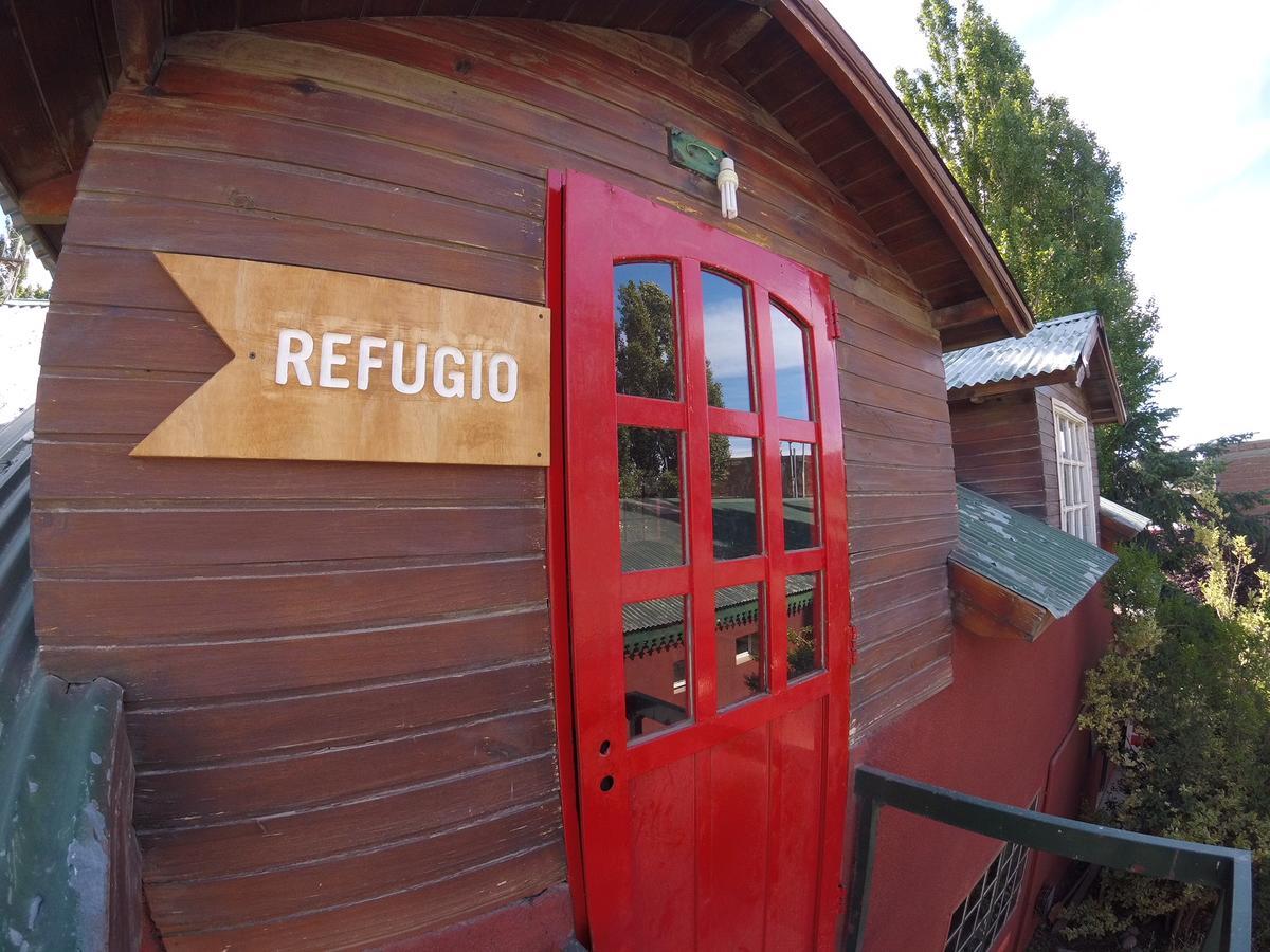 Hostel Los Pioneros El Calafate Exterior photo