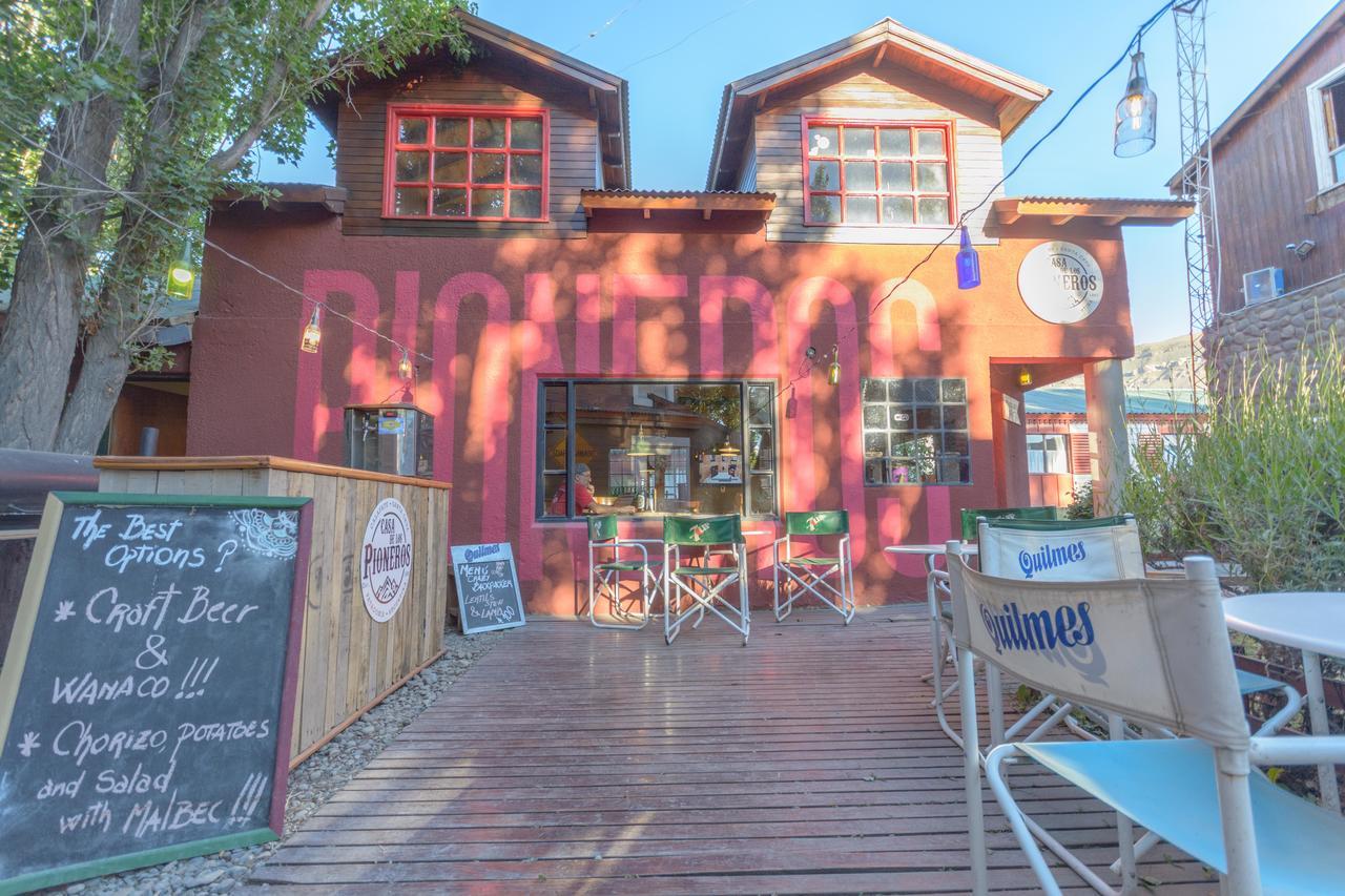 Hostel Los Pioneros El Calafate Exterior photo