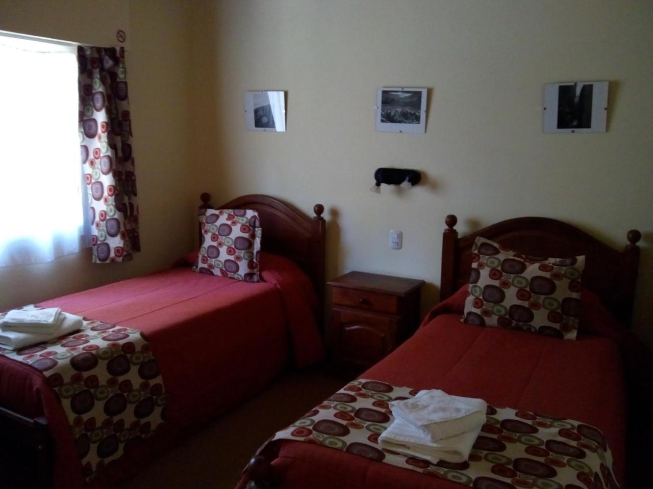 Hostel Los Pioneros El Calafate Exterior photo