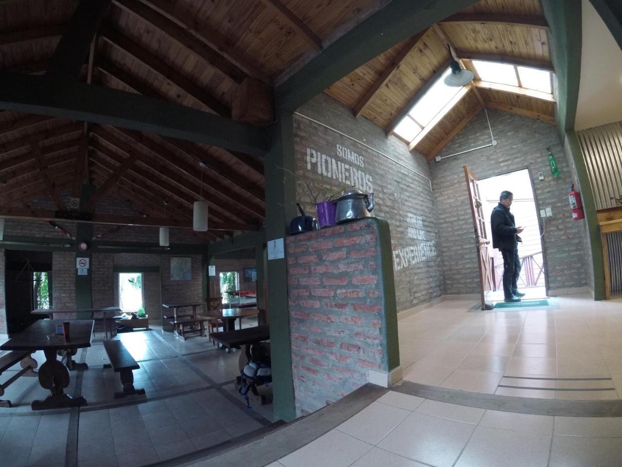 Hostel Los Pioneros El Calafate Exterior photo