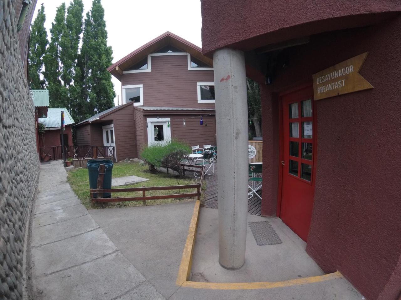 Hostel Los Pioneros El Calafate Exterior photo