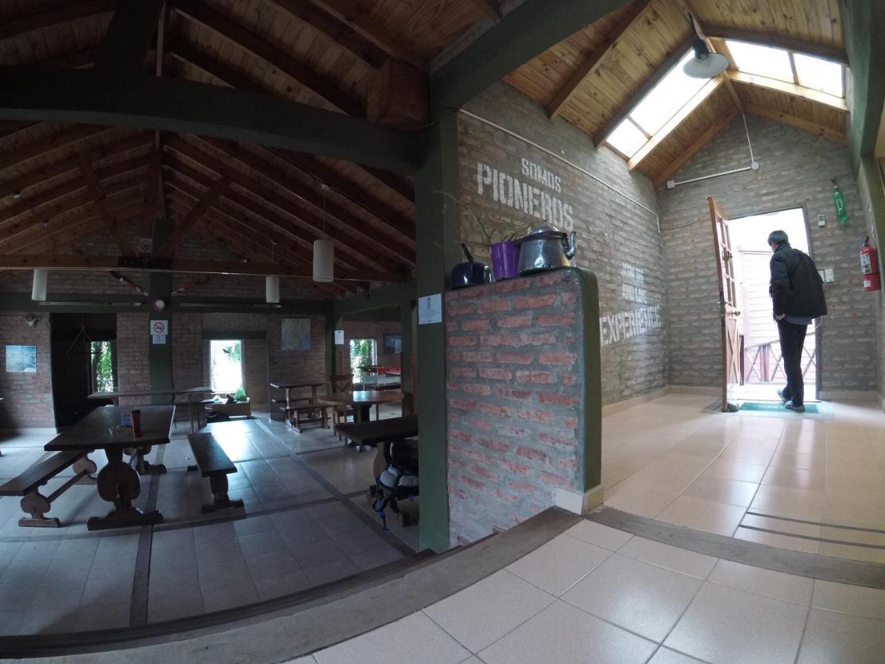 Hostel Los Pioneros El Calafate Exterior photo